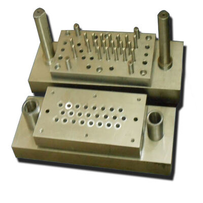 High Quality Progressive Stamping Die for Automotive Cylinder Head Gasket Bracket Moulds