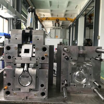 Auto-onderdelen Kunststof Spuitgietmatrijzen S136 Europese Standaard Hoge Kwaliteit Hoge Precisie Kunststof Overmolding Matrijs